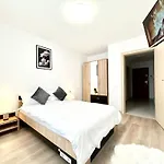 Urban Plaza Astra - Rise Private Apartments & Suites